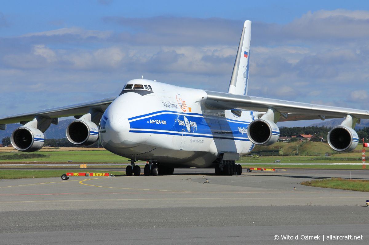 RA-82044 (9773054155109) 1991 Antonov An-124-100