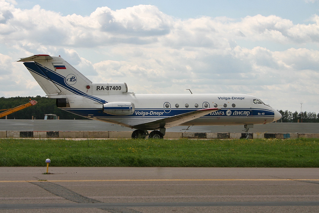 RA-87400, (cn 9421233), Yakovlev Yak-40