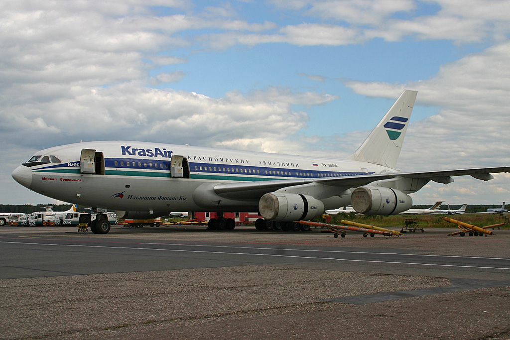RA-96014 · Ilyushin Il-96-300 · (DME / UUDD)