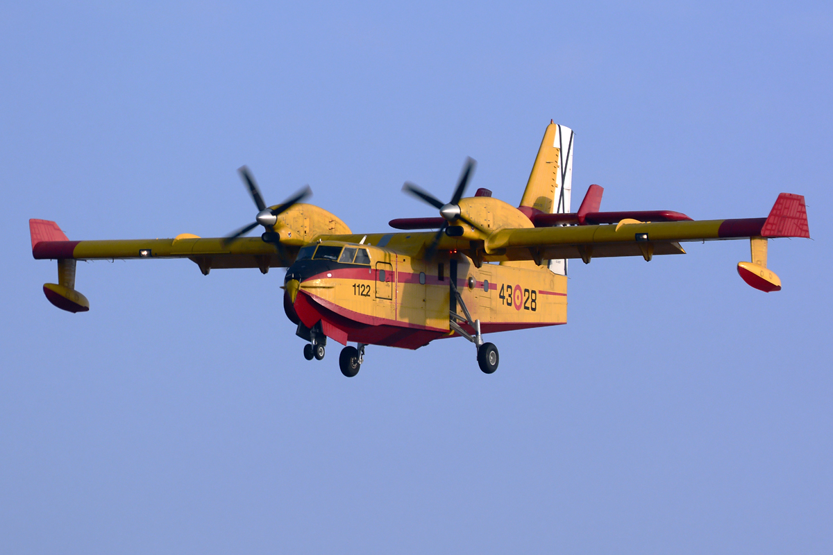 UD.13-28 · Canadair CL-215T · (LPA / GCLP)