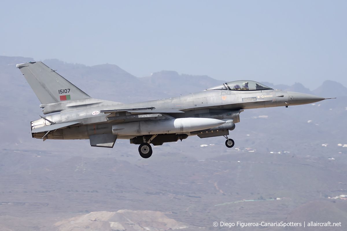 15107 (AA-7) 1994 General Dynamics F-16AM