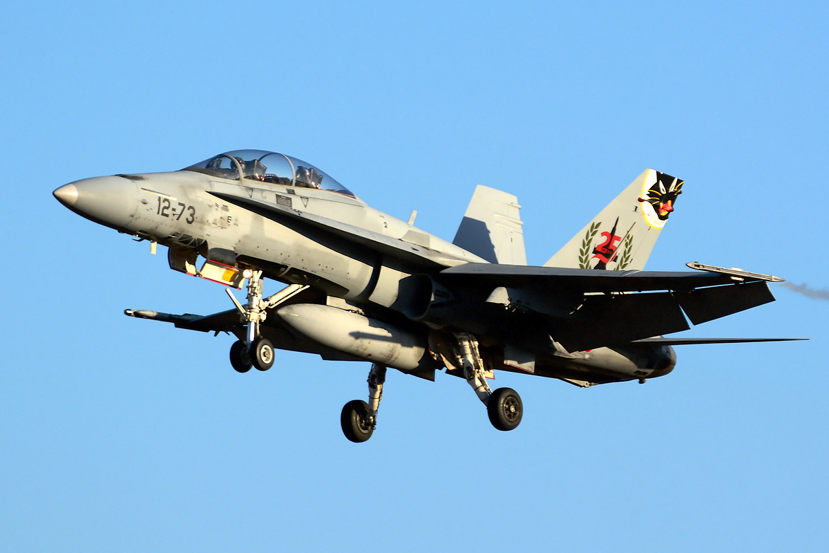 CE.15-10 (0523/B089) McDonnell Douglas EF-18BM Hornet