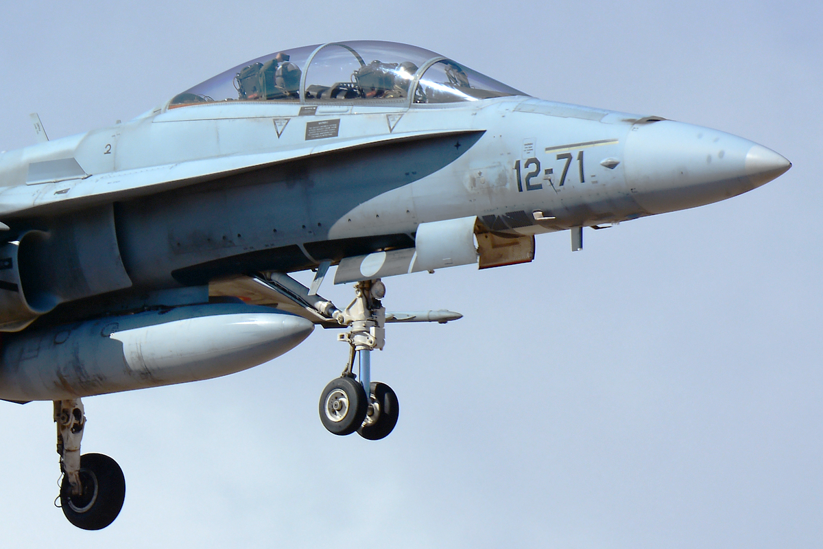 CE.15-08 / 12-71 McDonnell Douglas EF-18B Hornet