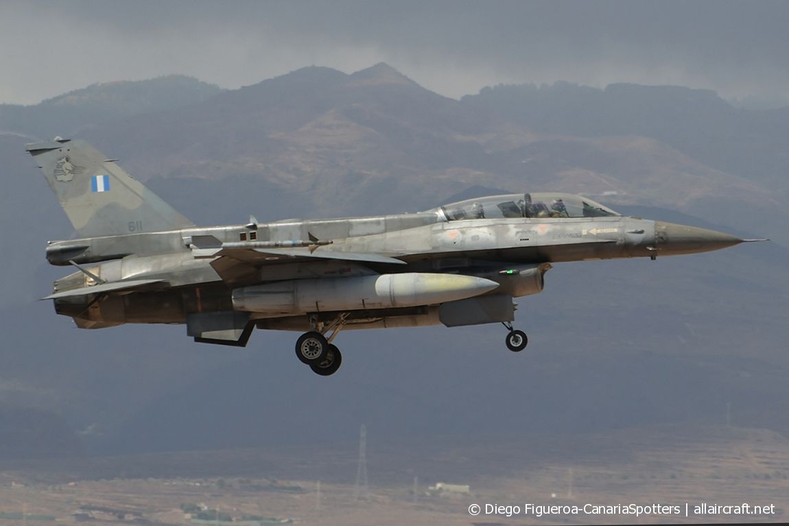 611 (XM-12) General Dynamics F-16D Fighting Falcon