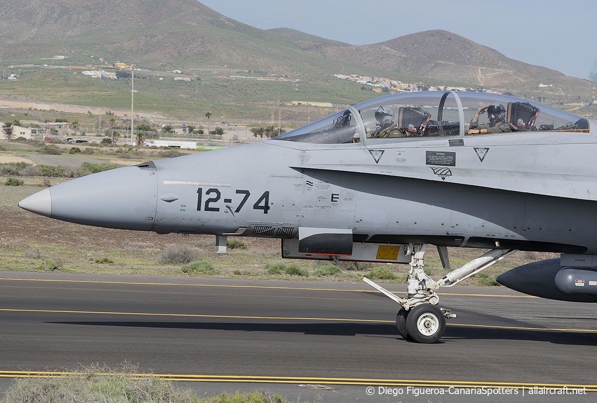 CE.15-11 / 12-74 McDonnell Douglas EF-18B Hornet