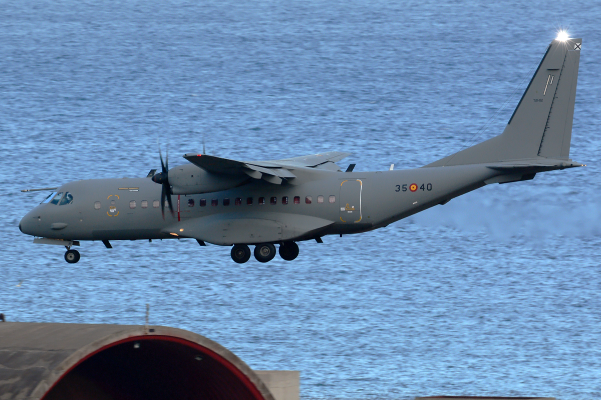 T.21-02 · CASA C-295M · (LPA / GCLP)