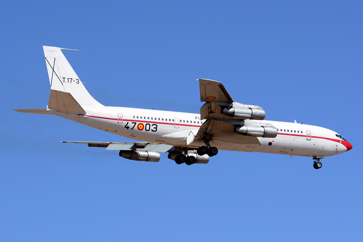 T.17-3 (21367) 1977 Boeing 707-368C KC