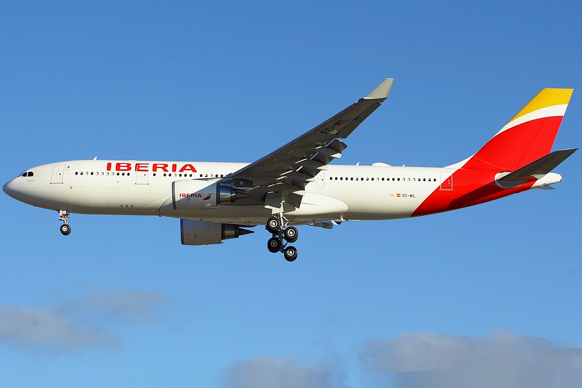 EC-MIL · Airbus A330-202 · (LPA / GCLP)