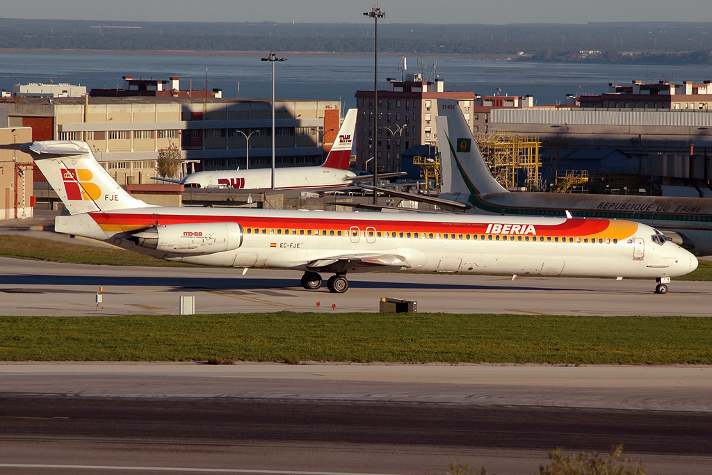 EC-FJE (53197) McDonnell Douglas MD-88