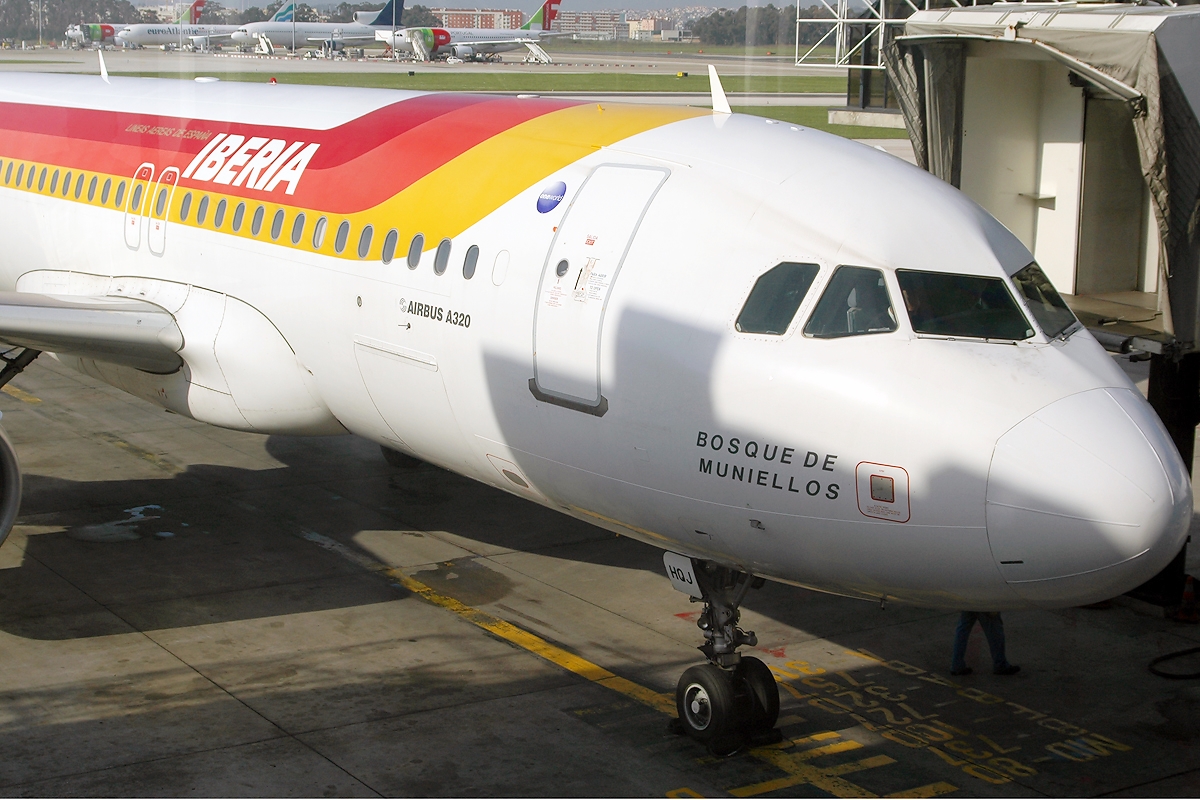EC-HQJ · Airbus A320-214 · (LIS / LPPT)