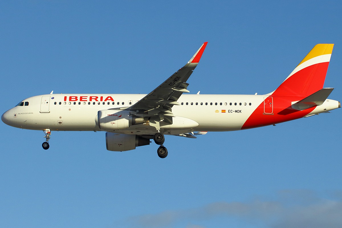 EC-MDK (6328) 2014 Airbus A320-214(WL)