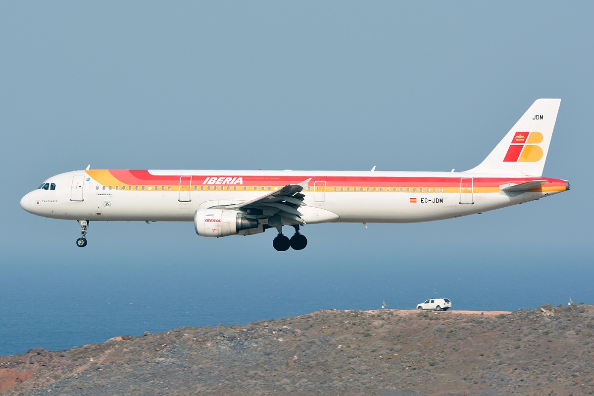 EC-JDM (2357) 2004 Airbus A321-213