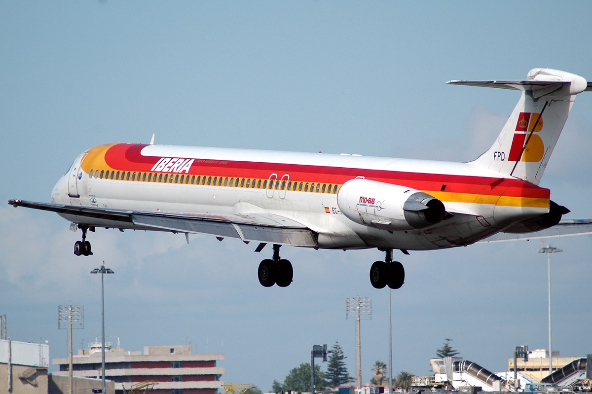 EC-FPD · McDonnell Douglas MD-88 · (LIS / LPPT)