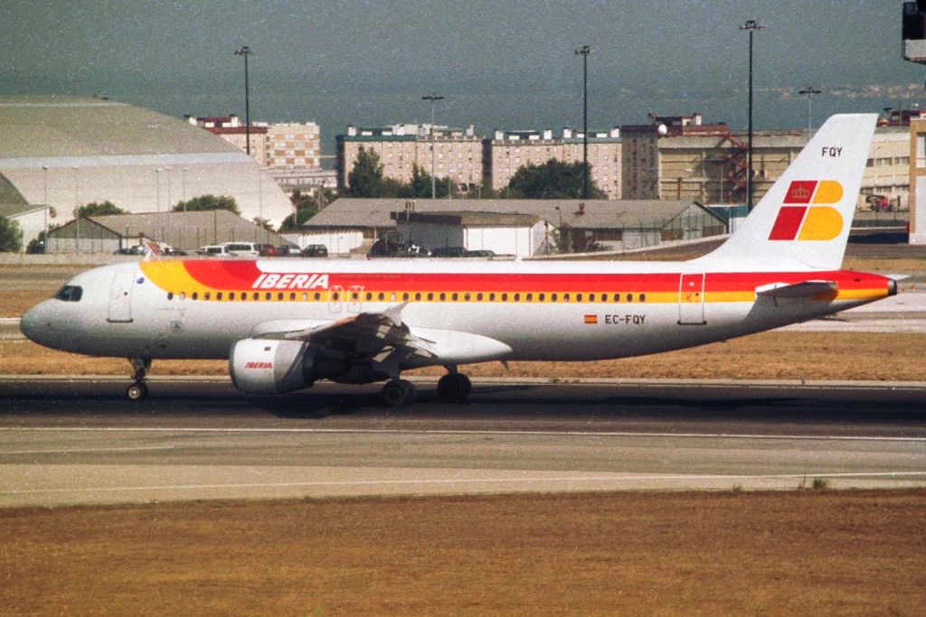 EC-FQY · Airbus A320-211 · (LIS / LPPT)