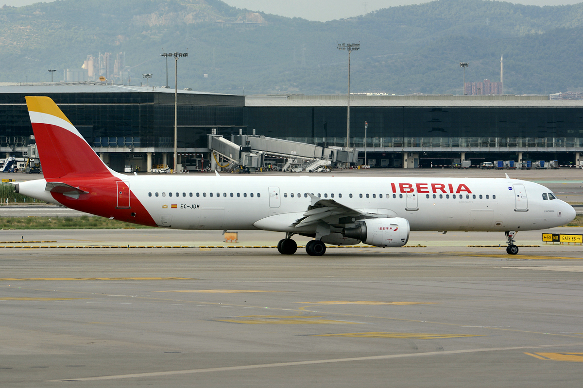 EC-JDM (2357) 2004 Airbus A321-213