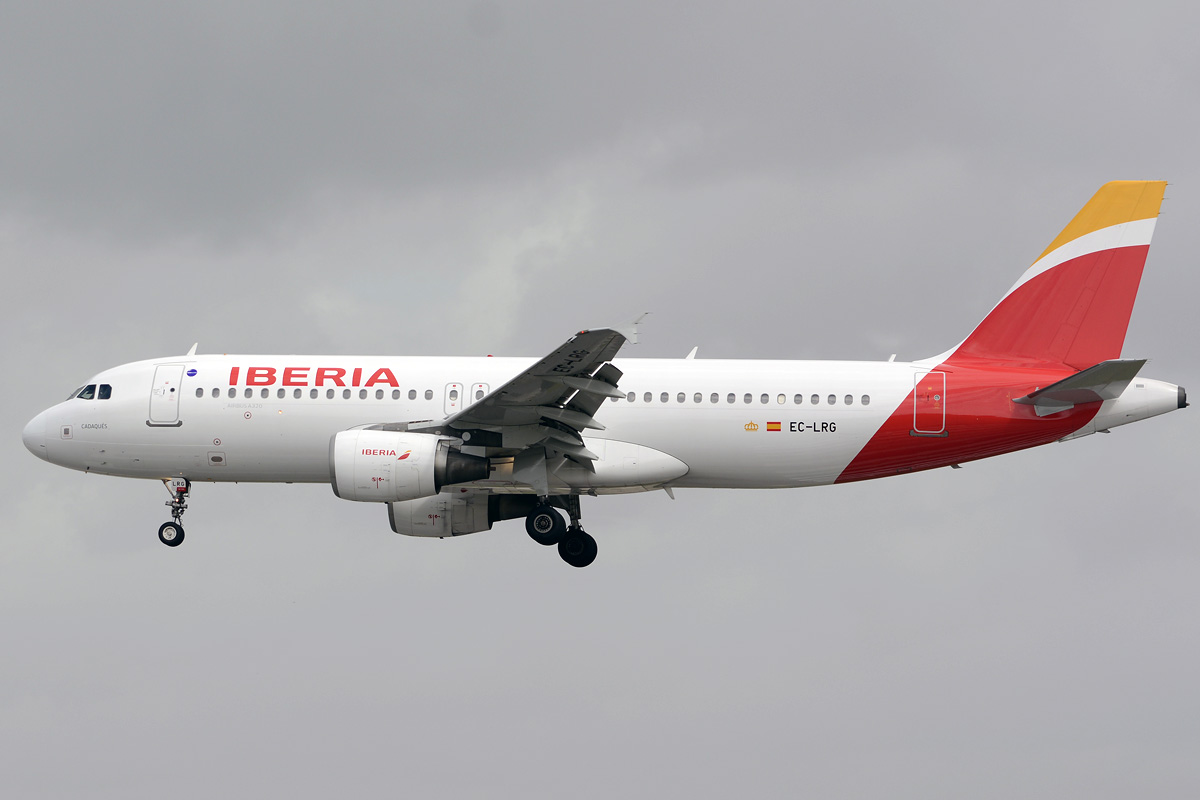 EC-LRG · Airbus A320-214 · (LIS / LPPT)
