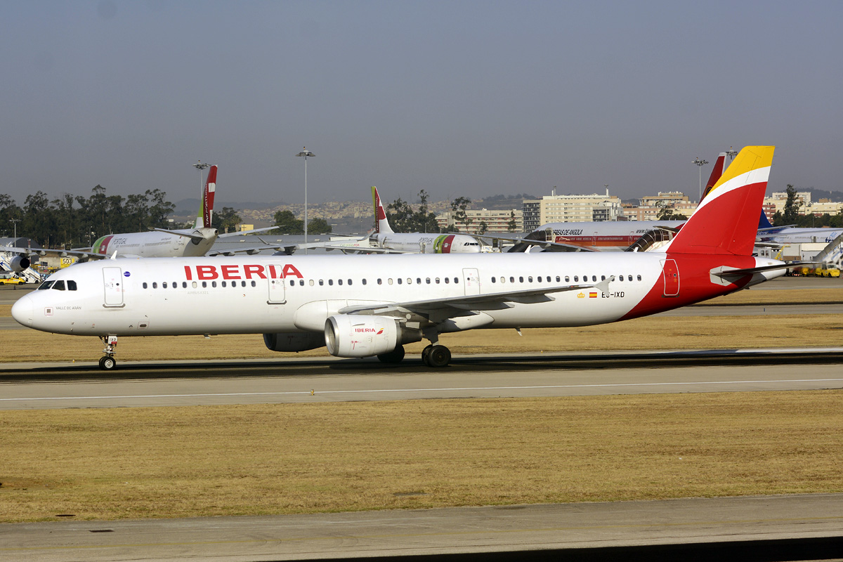 EC-IXD · Airbus A321-211 · (LIS / LPPT)