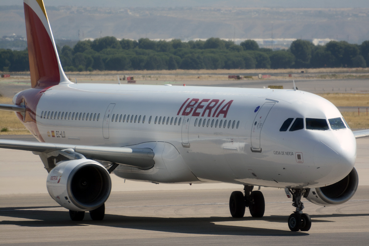 EC-ILO · Airbus A321-211 · (MAD / LEMD)