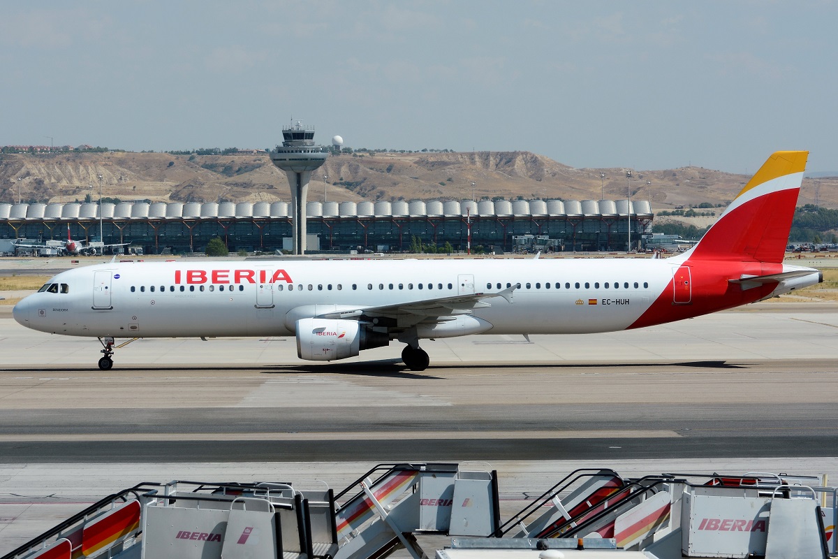 EC-HUH · Airbus A321-211 · (MAD / LEMD)