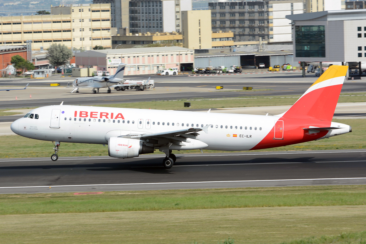 EC-ILR (1793) 2002 Airbus A320-214