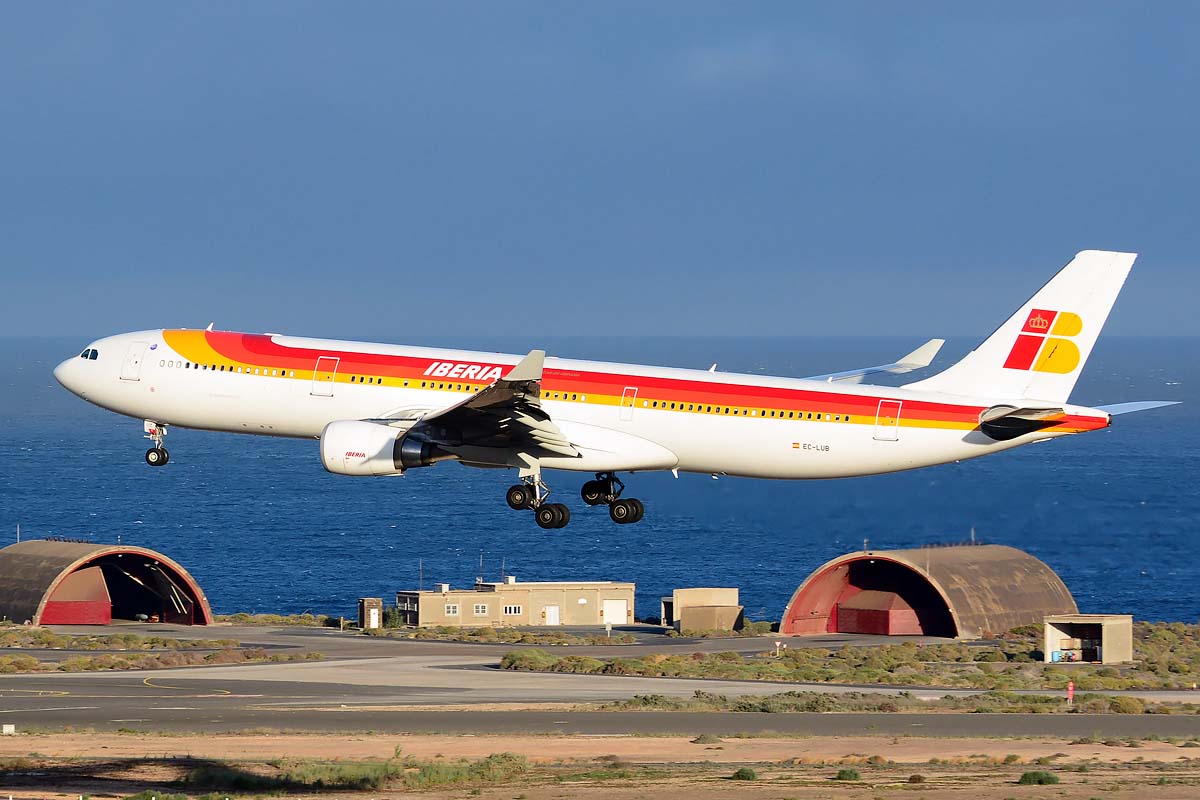 EC-LUB · Airbus A330-302 · (LPA / GCLP)
