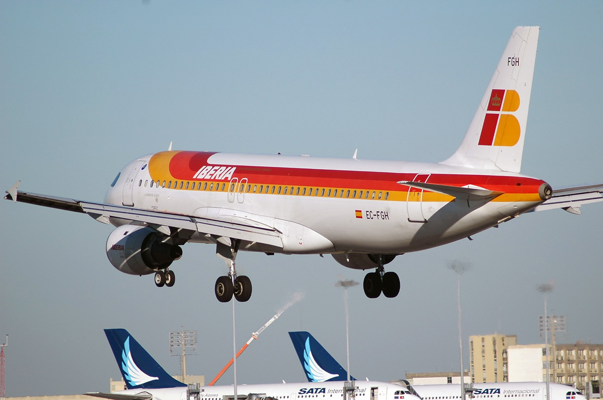 EC-FGH · Airbus A320-211 · (LIS / LPPT)