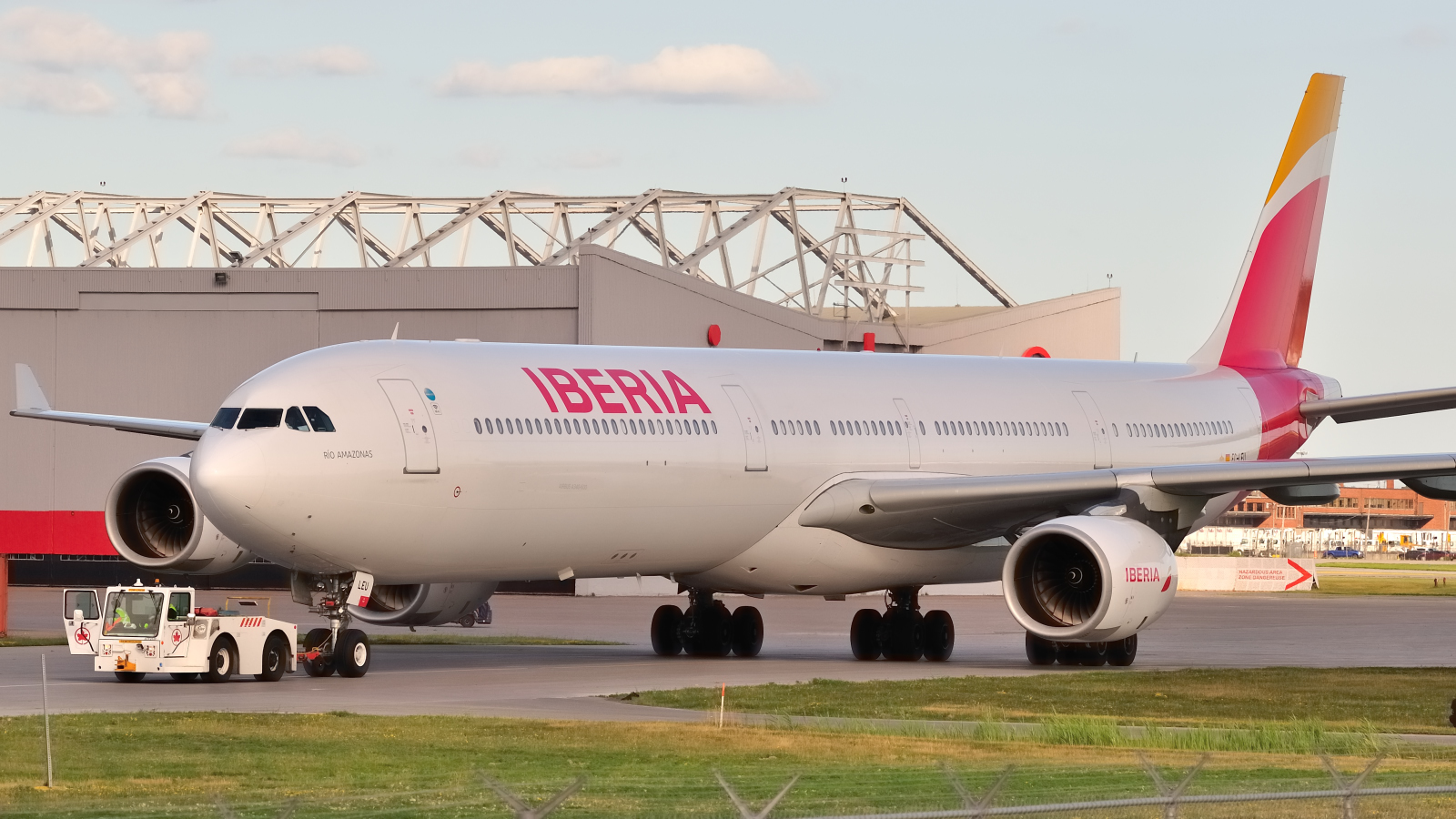 EC-LEU (960) 2009 Airbus A340-642