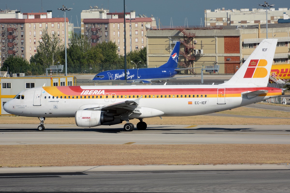 EC-IEF · Airbus A320-214 · (LIS / LPPT)