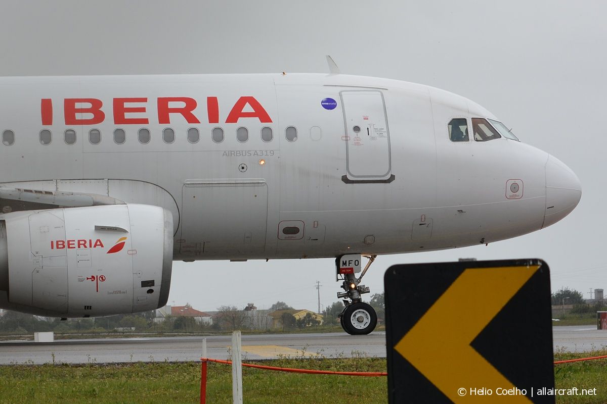 EC-MFO (938) 1999 Airbus A319-111
