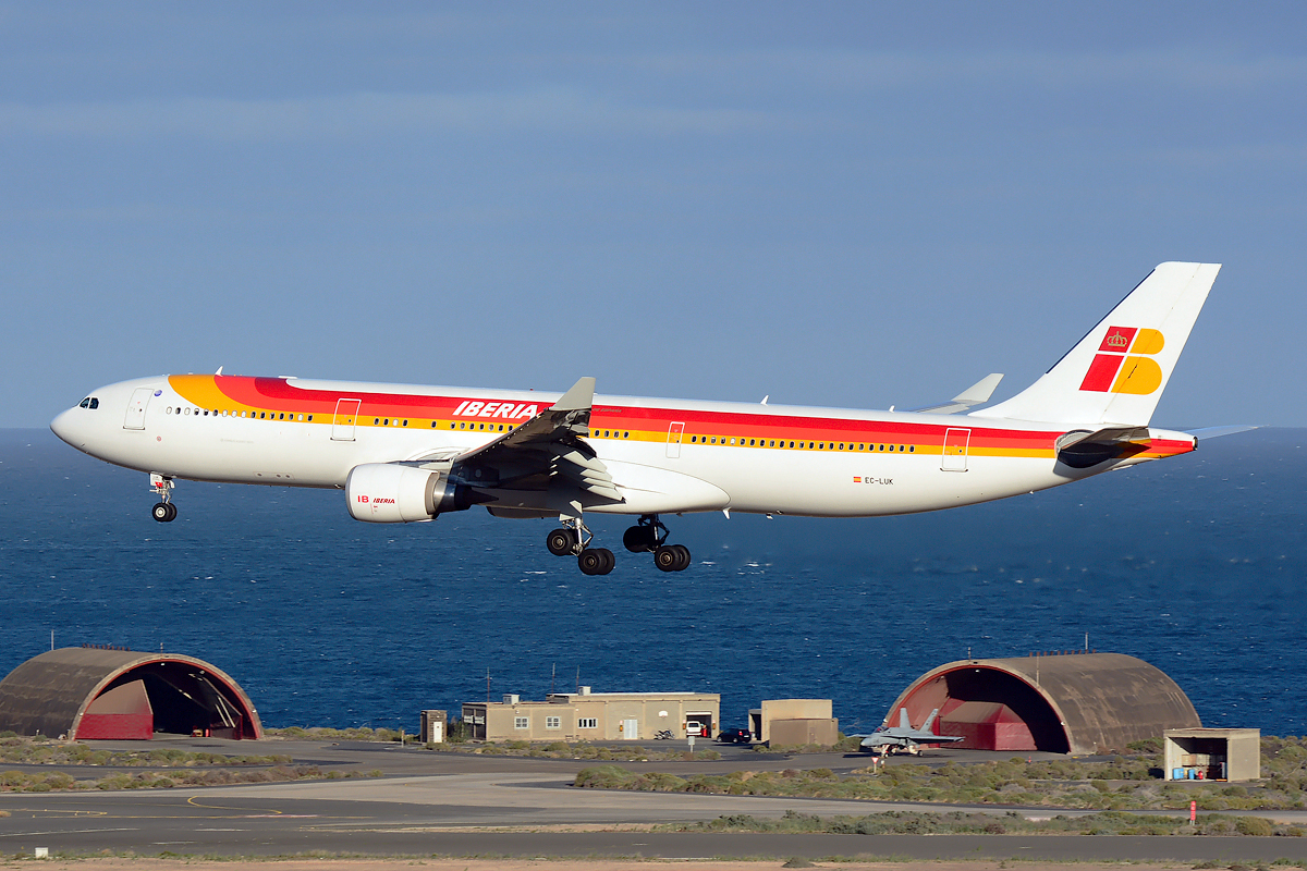 EC-LUK · Airbus A330-302 · (LPA / GCLP)