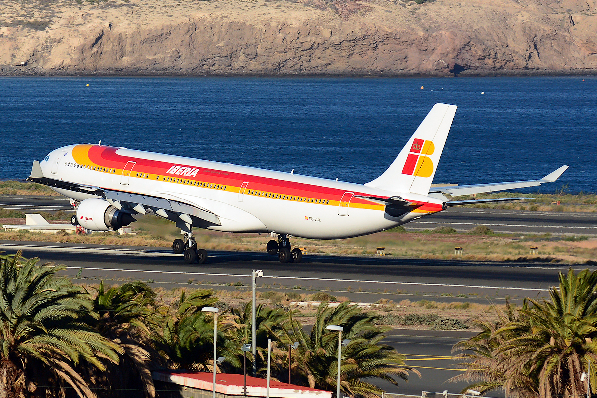 EC-LUK, (cn 1385), Airbus A330-302