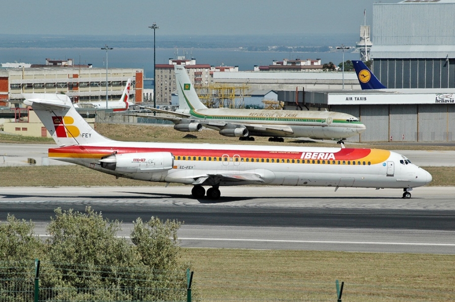 EC-FEY · McDonnell Douglas MD-87 · (LIS / LPPT)