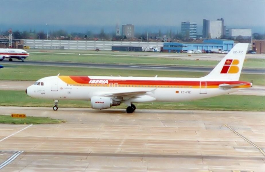 EC-FIC · Airbus A320-211 · (LHR / EGLL)