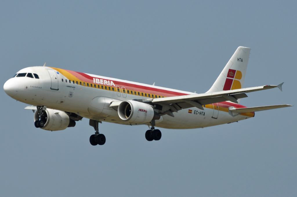 EC-HTA · Airbus A320-214 · (CPH / EKCH)