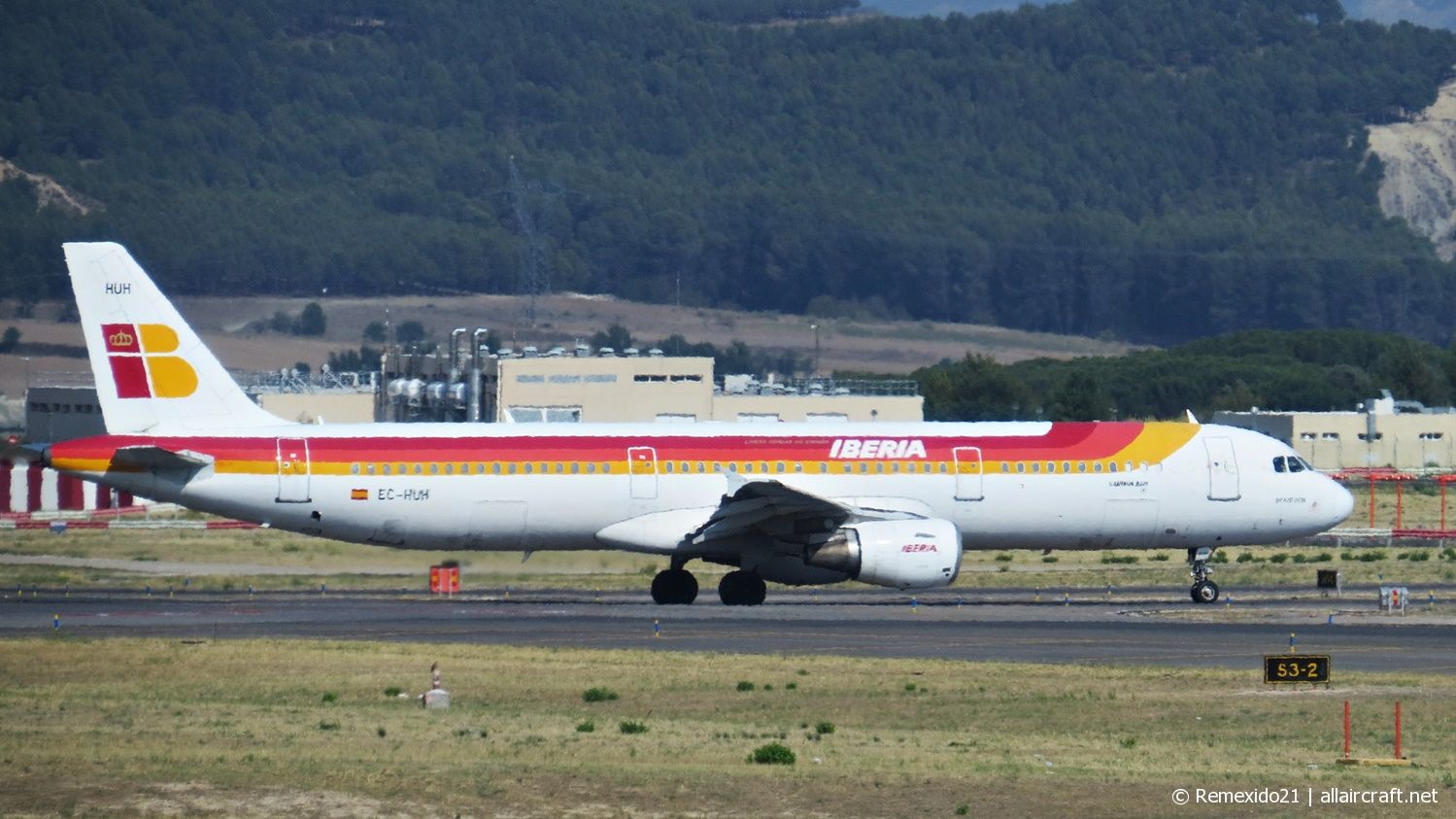 EC-HUH · Airbus A321-211 · (MAD / LEMD)