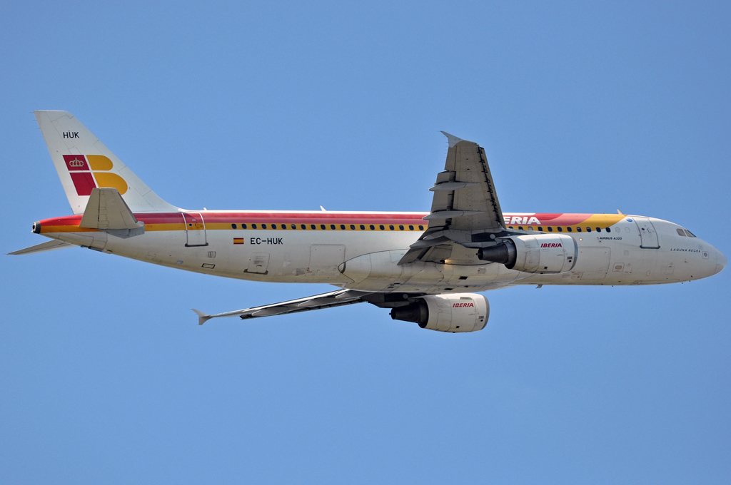 EC-HUK · Airbus A320-214 · (CPH / EKCH)