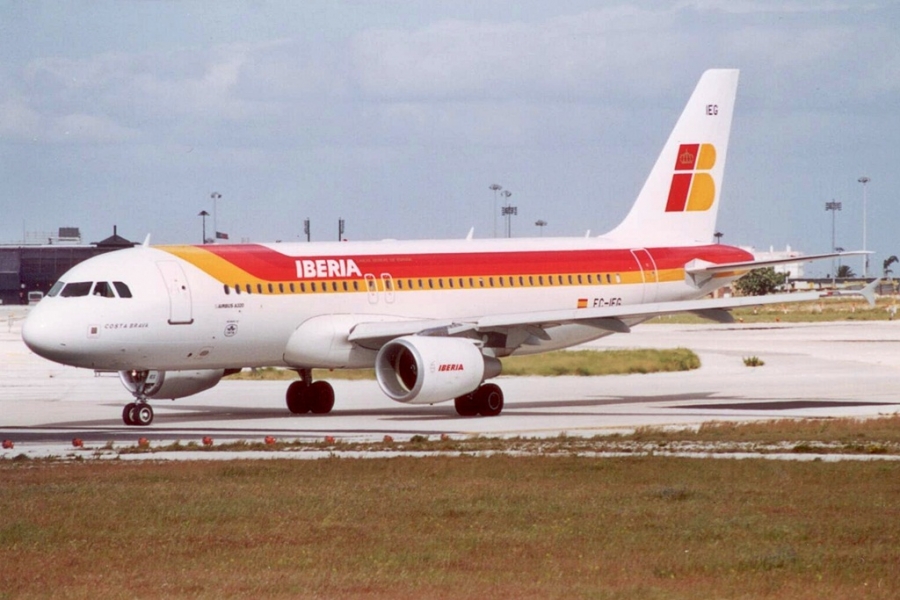 EC-IEG · Airbus A320-214 · (LIS / LPPT)
