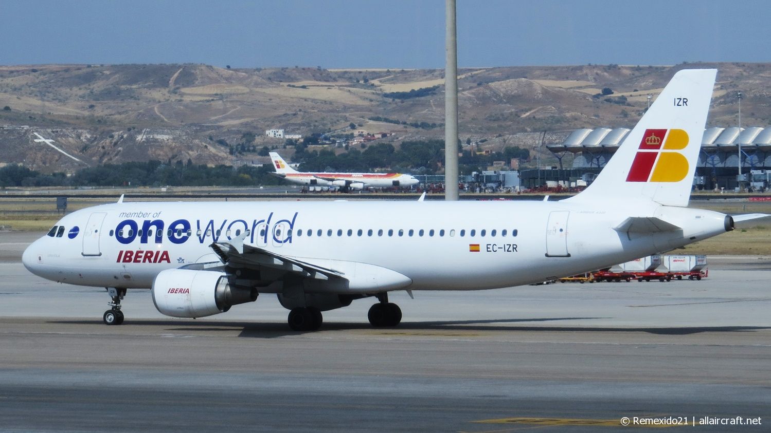 EC-IZR · Airbus A320-214 · (MAD / LEMD)