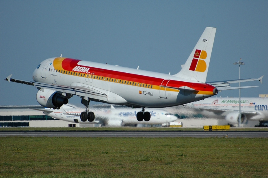 EC-KOH (2248) 2004 Airbus A320-214
