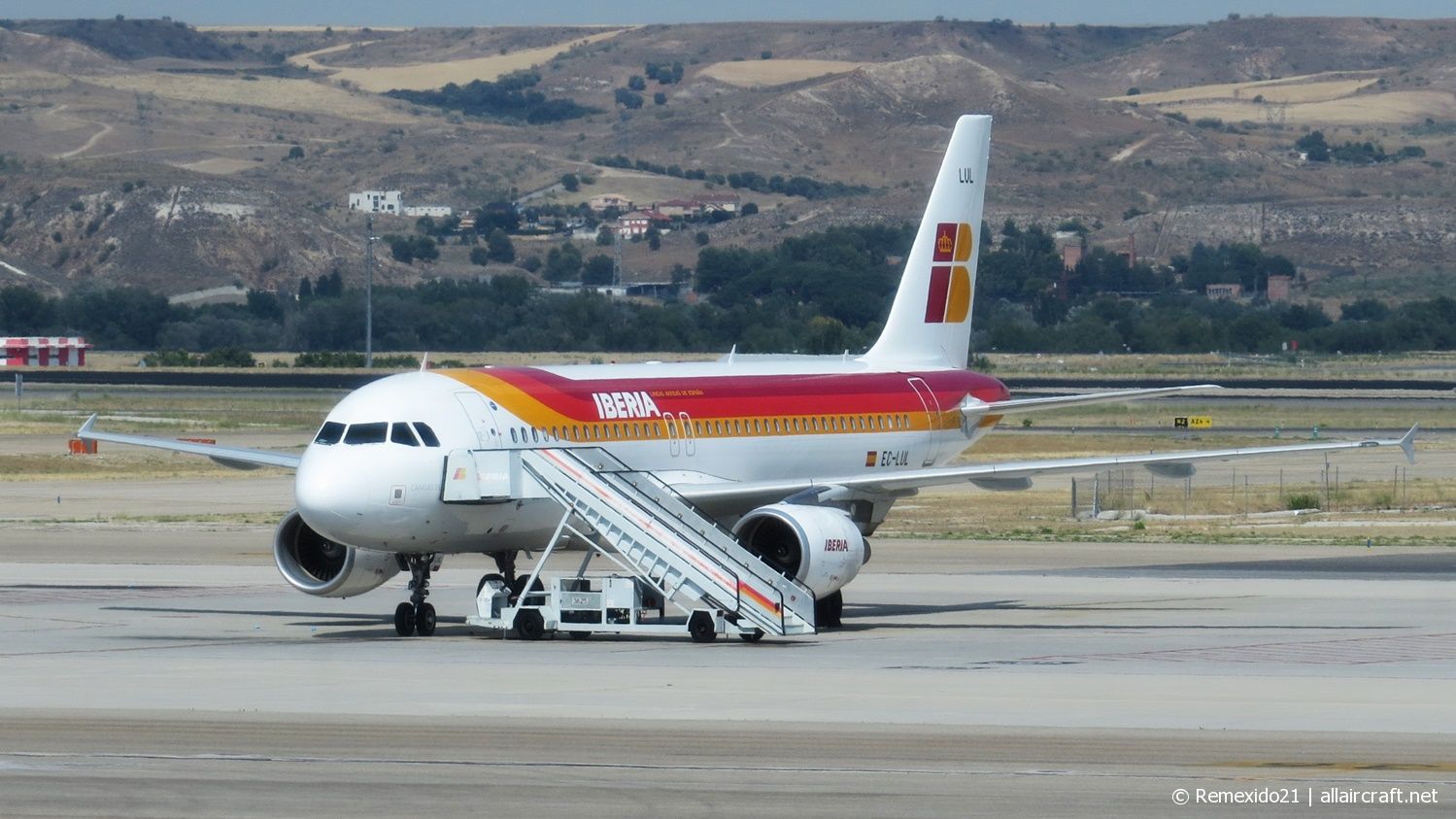 EC-LUL · Airbus A320-216 · (MAD / LEMD)