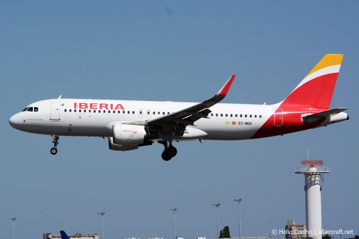 EC-MDK (6328) 2014 Airbus A320-214(WL)