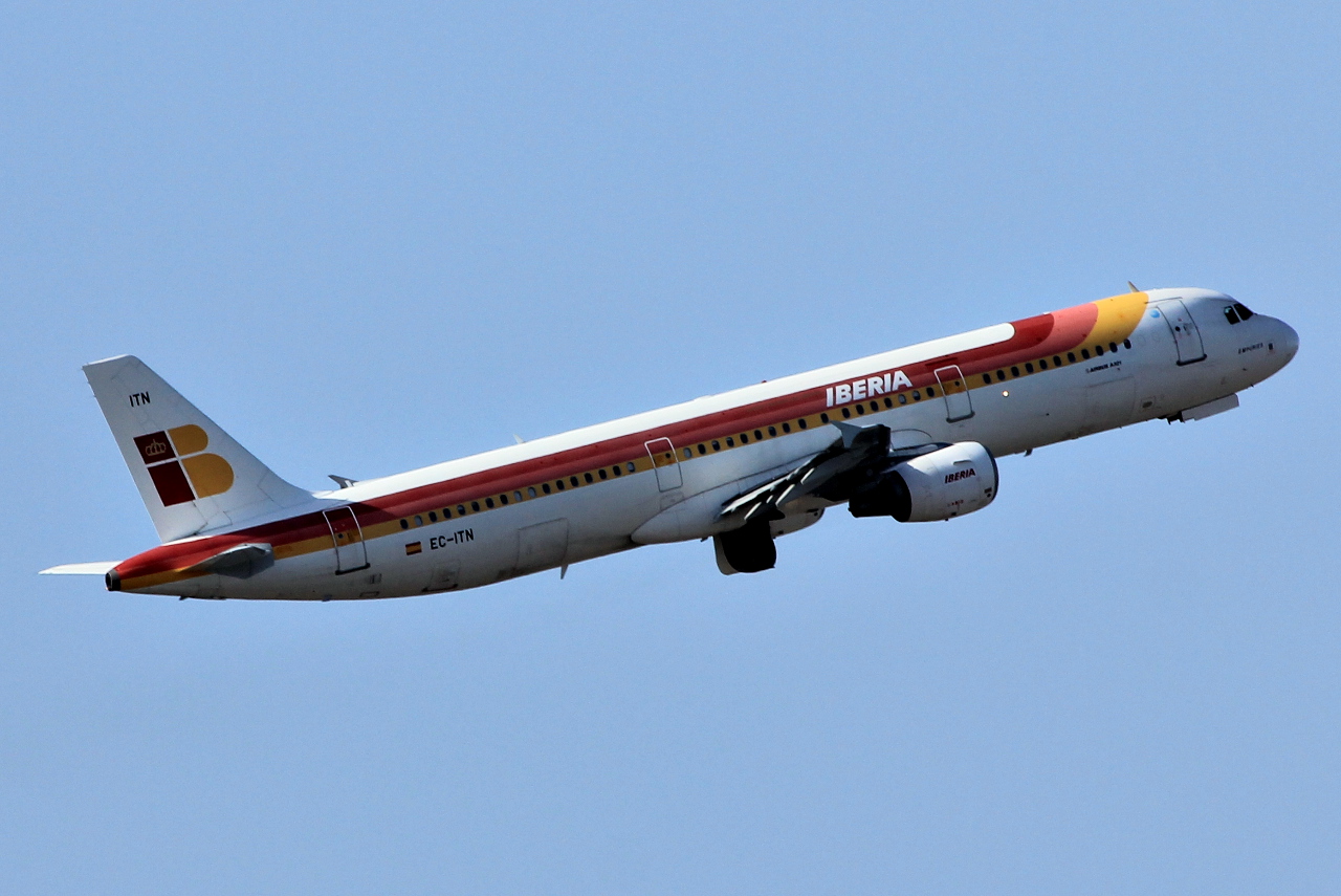 EC-ITN (2115) 2003 Airbus A321-211