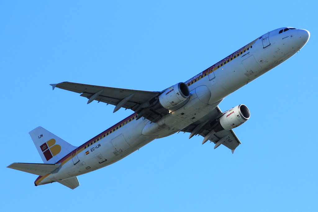 EC-IJN · Airbus A321-211 · (FCO / LIRF)