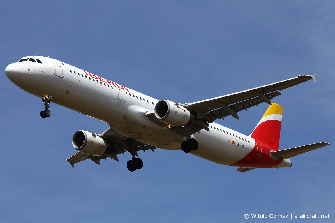 EC-IXD · Airbus A321-211 · (FCO / LIRF)