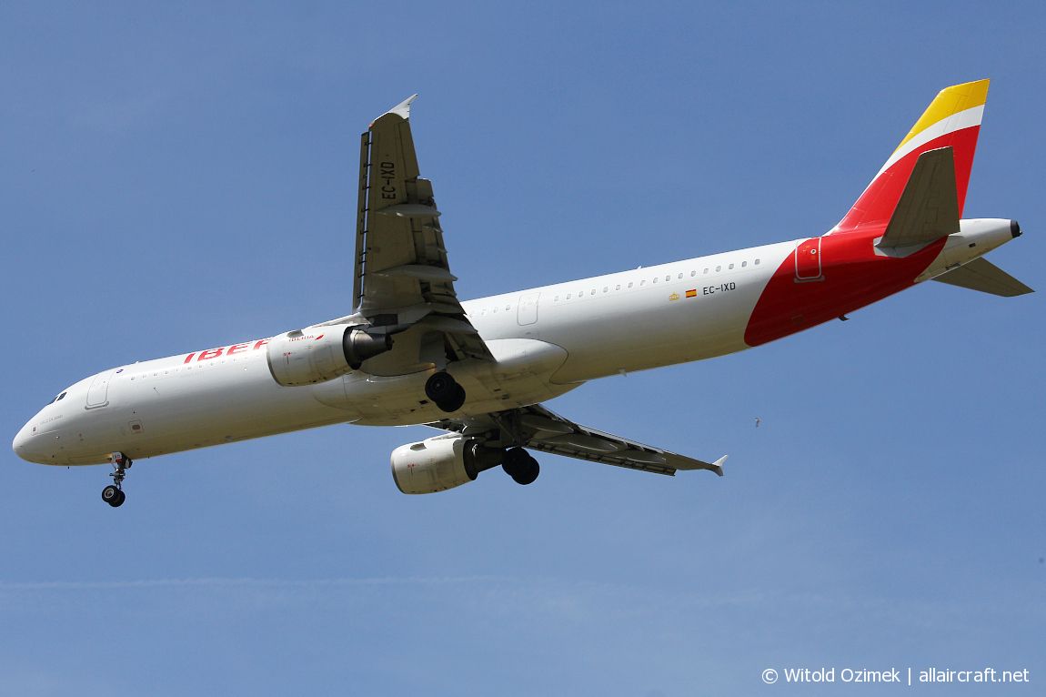 EC-IXD · Airbus A321-211 · (FCO / LIRF)