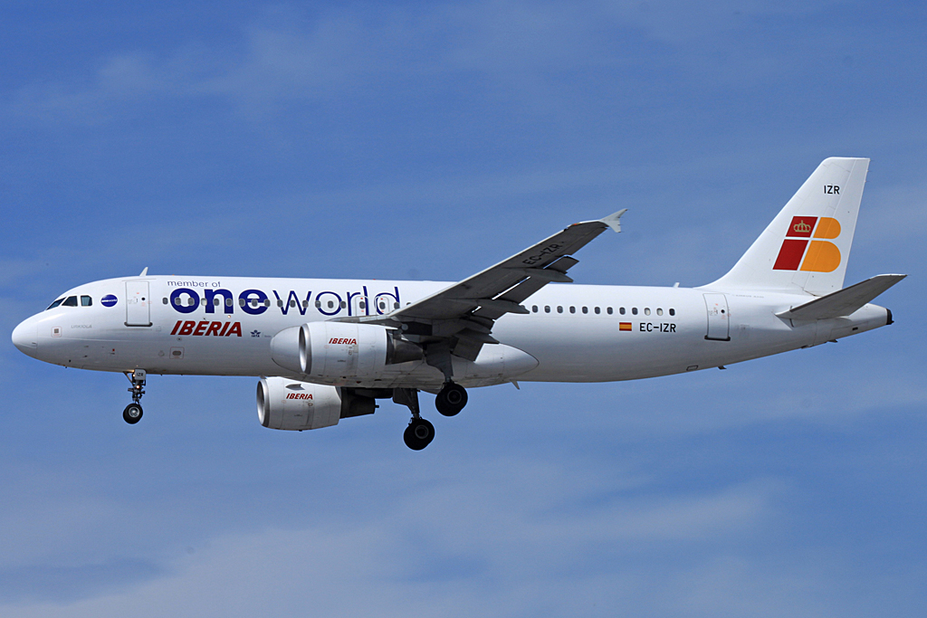 EC-IZR (2242) 2004 Airbus A320-214