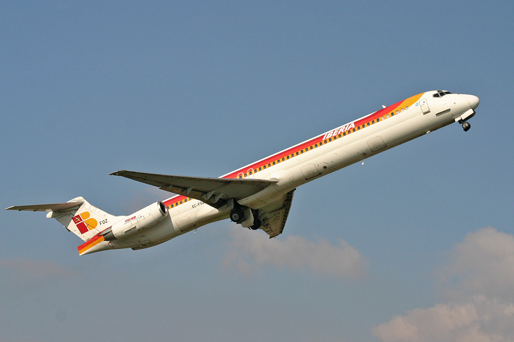 EC-FOZ · McDonnell Douglas MD-88 · (PMI / LEPA / LESJ)