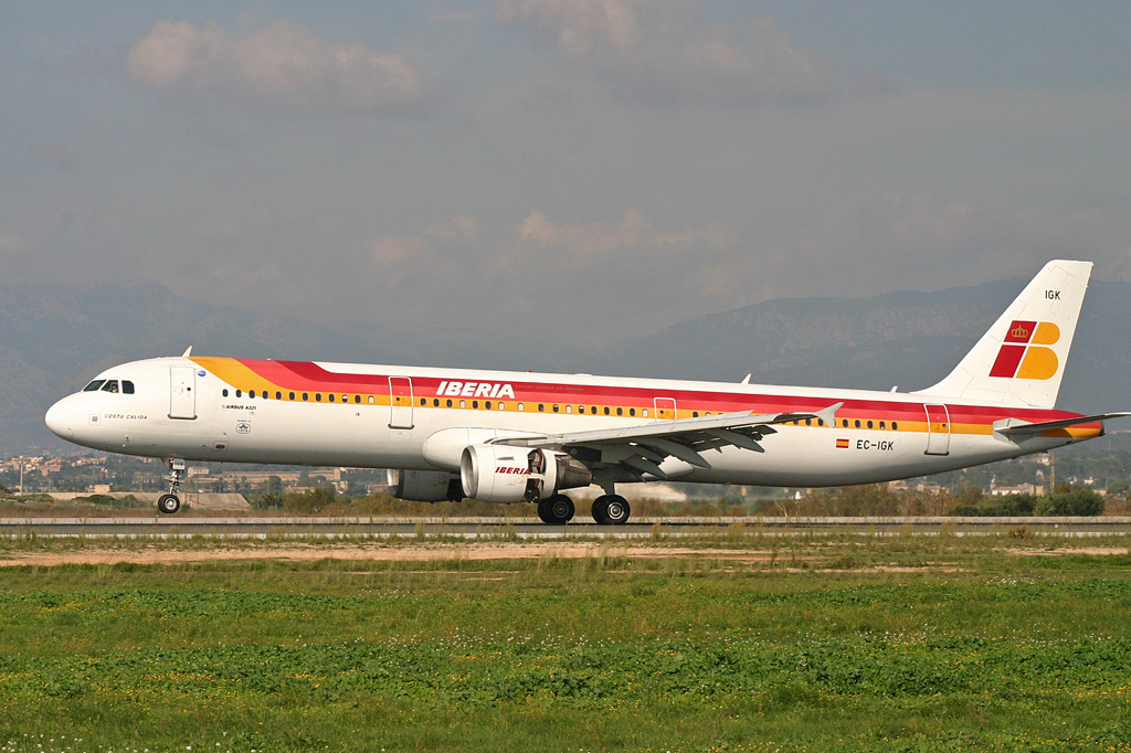 EC-IGK · Airbus A321-211 · (PMI / LEPA / LESJ)