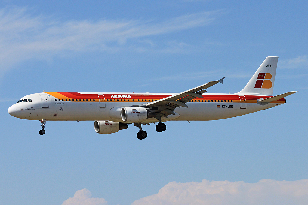 EC-JRE · Airbus A321-211 · (BCN / LEBL)
