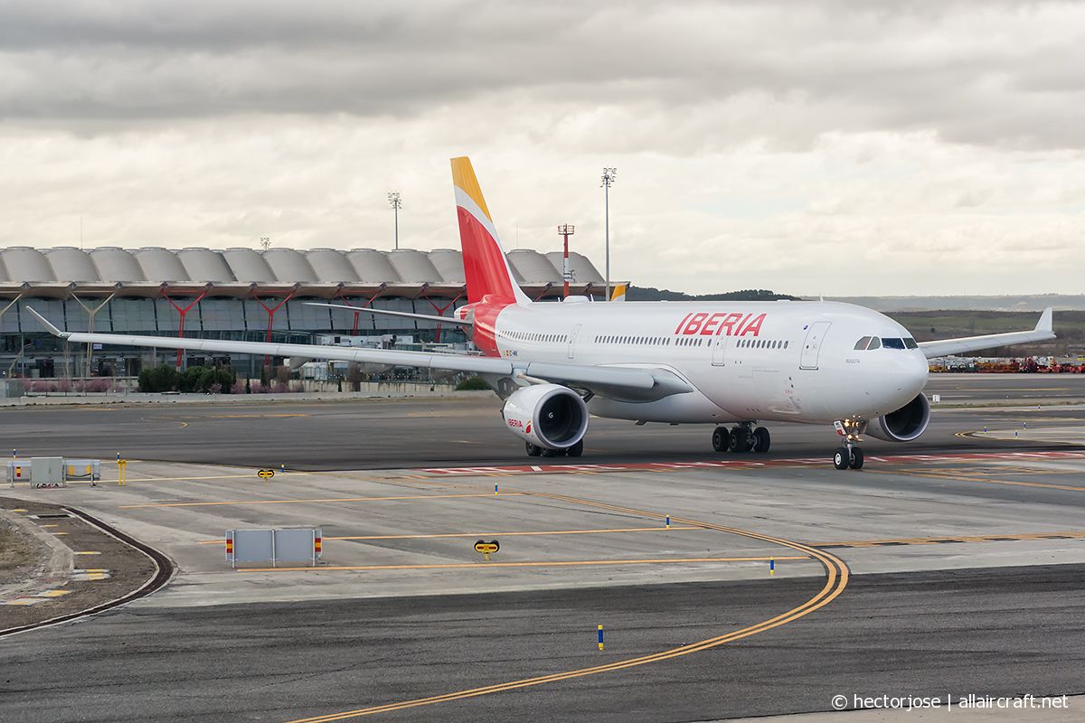 EC-MNK (1755) 2016 Airbus A330-202